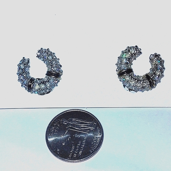 Mega Sparkly Vintage Clip Earrings - Picture 7 of 15